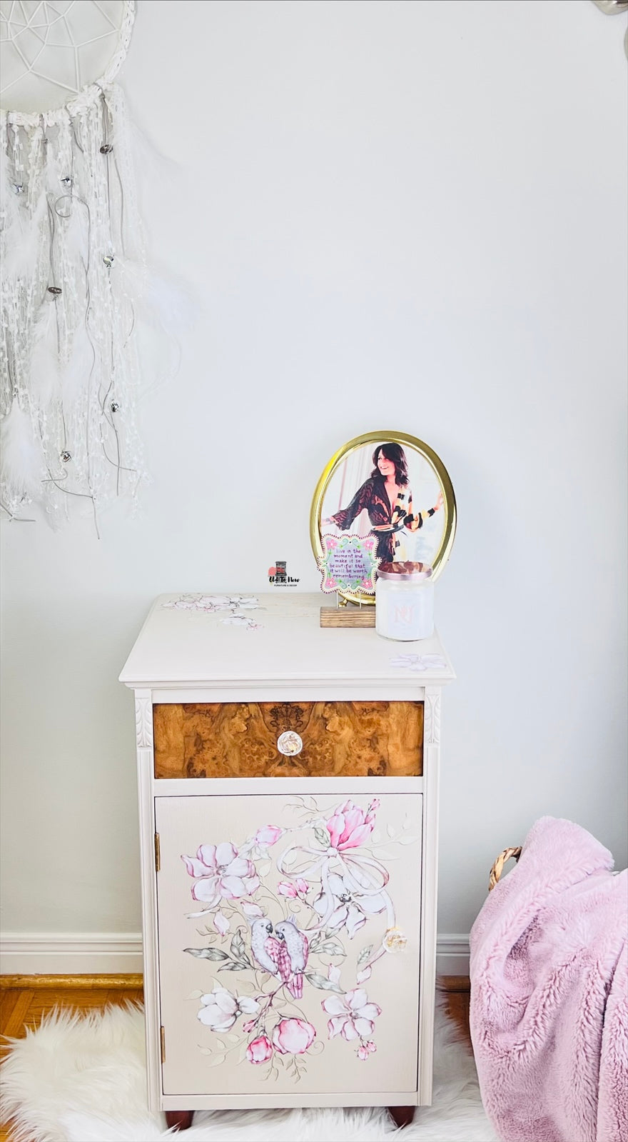 Beautiful Accent Cabinet with Storage Shelves & Drawer.