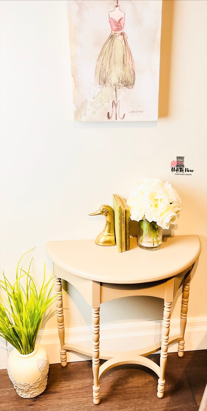 Spindle Leg accent Table; Old to New Furniture & Decor