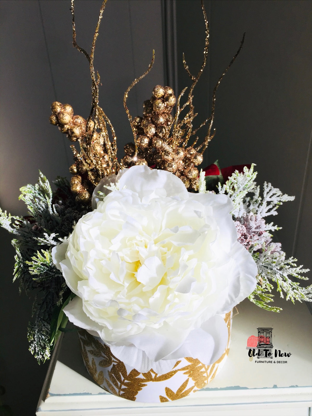 Modern Christmas Home Decor, Flower Arrangement , GTA, Mississauga