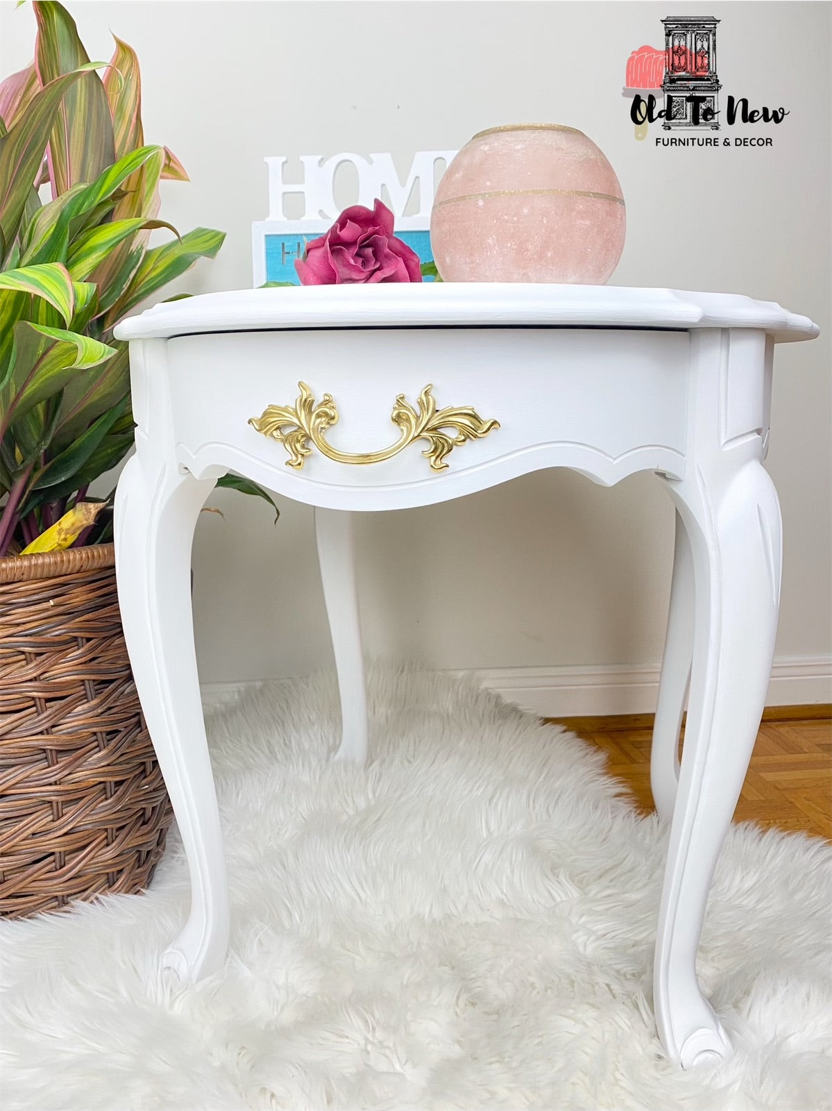 Beautiful Claassical White Oval French Provincial End Tables