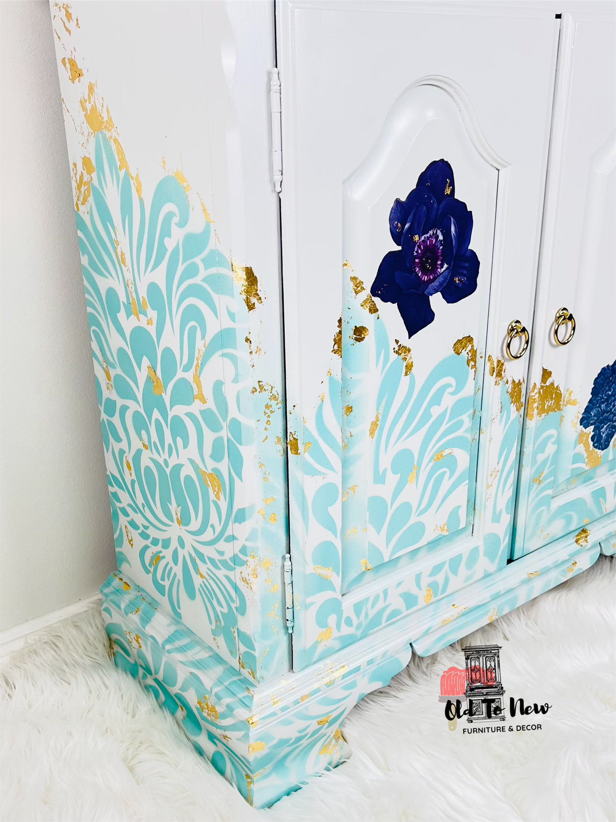 Gorgeous Entryway Foyer Area Console Sideboard and Mirror