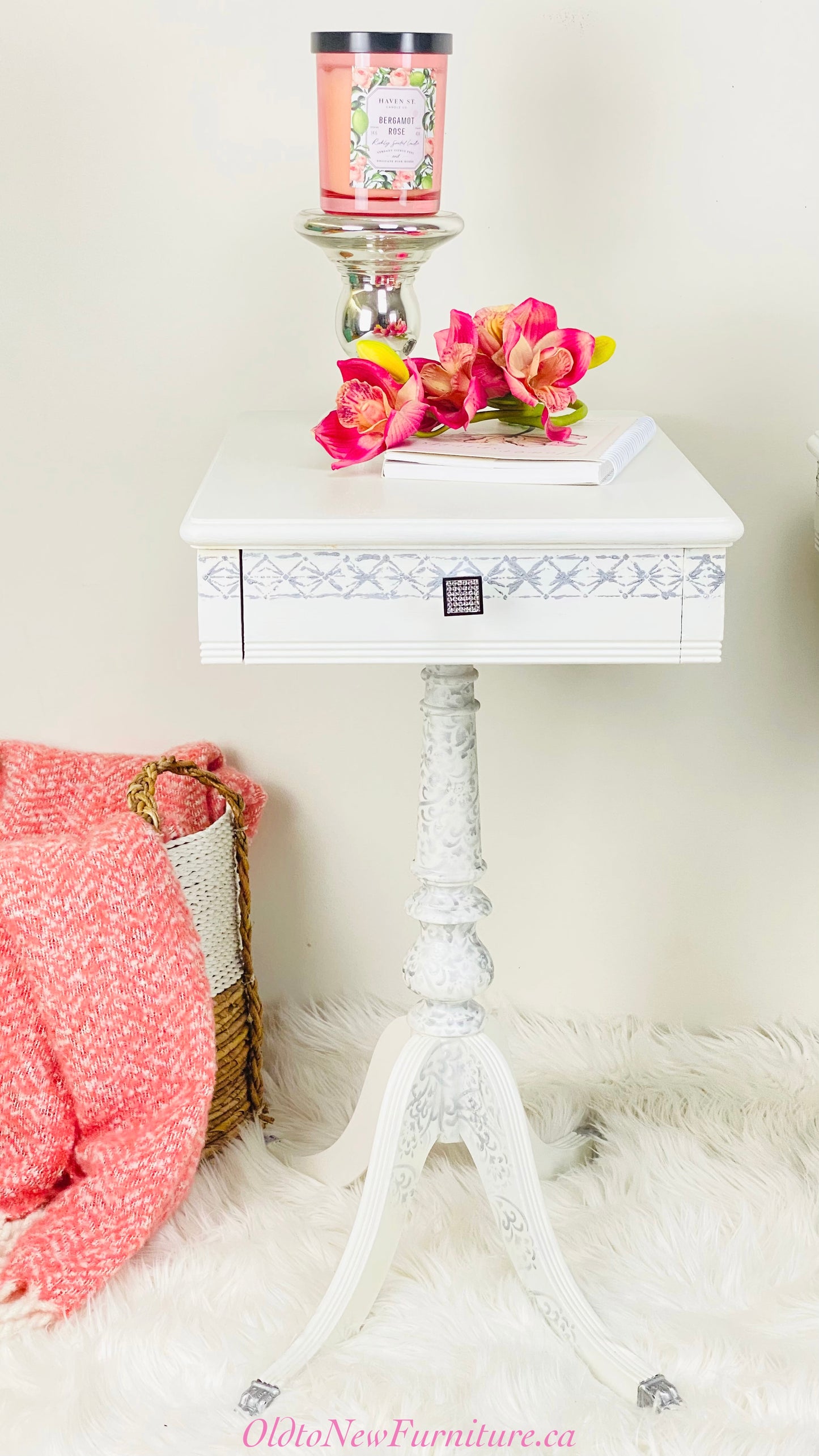 Elegant Detailed White & Silver 1 Drawer Antique Night Stands - Duncan Phyfe Style End Tables