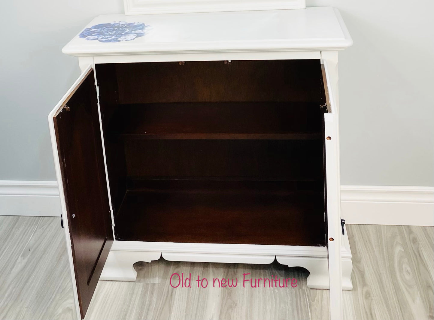 Gorgeous Entryway Foyer Area Console Sideboard and Mirror