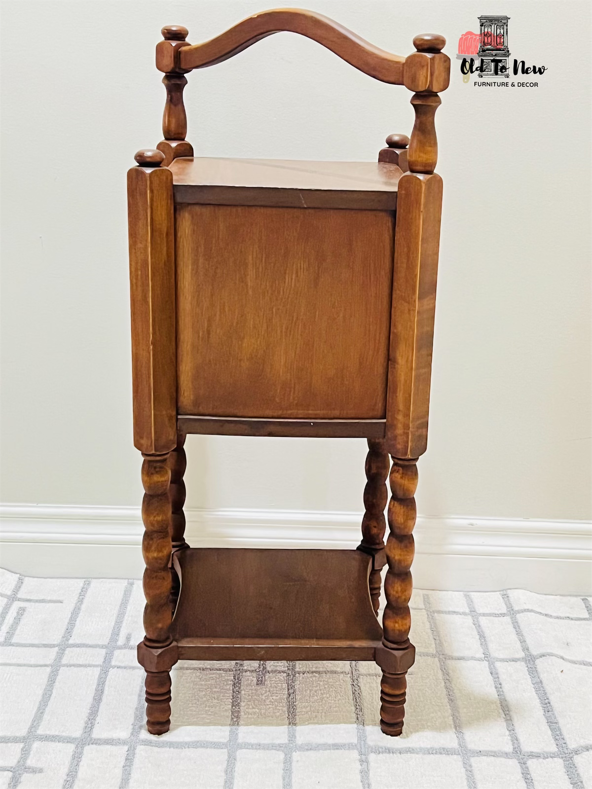 Gorgeous Antique Wood End Table Toronto