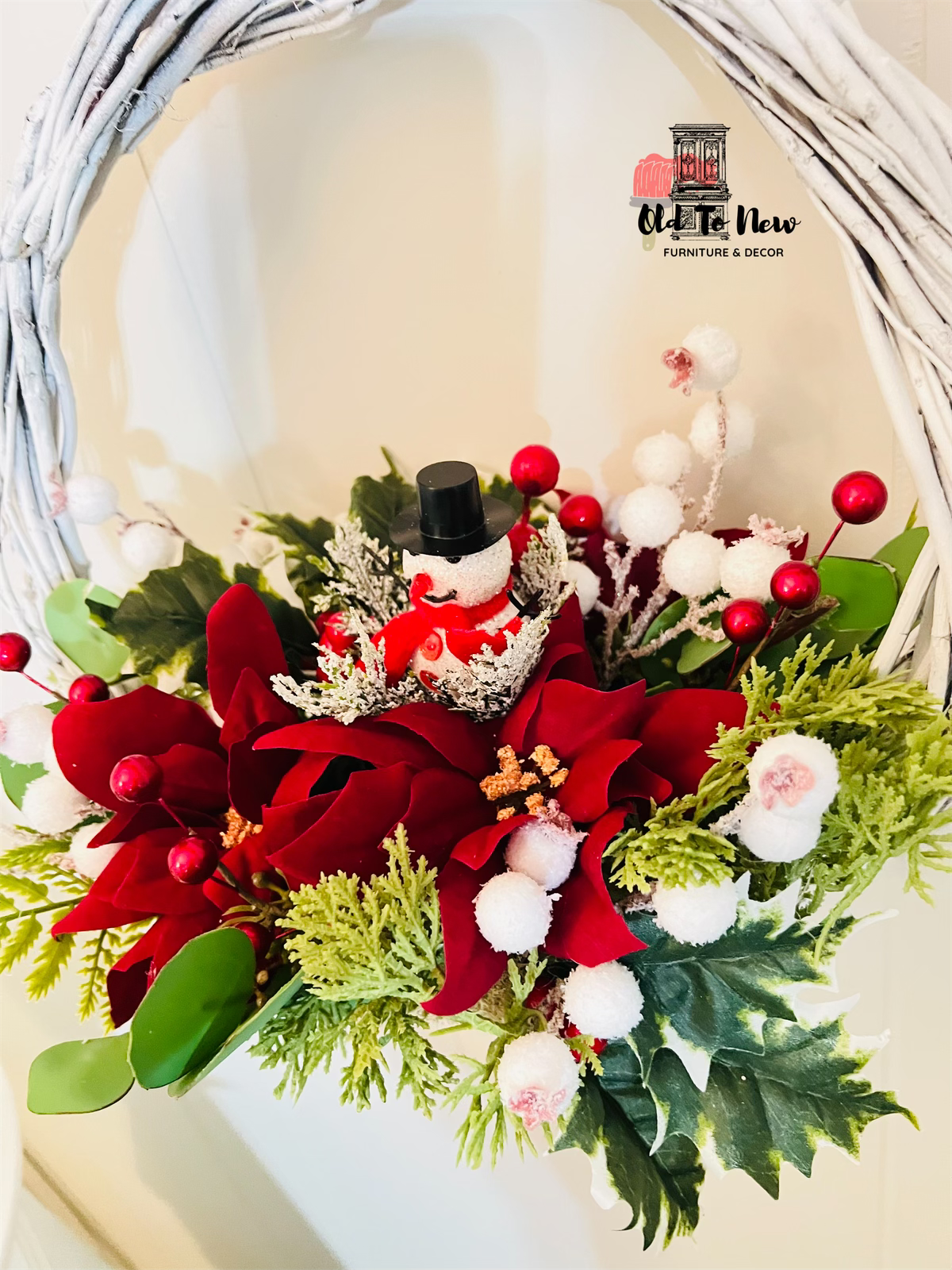 Beautiful Red, white and Green Christmas Wreath Flower Arrangement